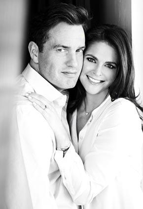 الأميرة مادلين تقلد ويليام وكيت